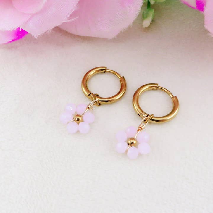 Daemon srls - Wholesale Dangle Earrings - DAISY ~ ACCIAIO INOSSIDABILE Orecchini mini hoops con fiori e cristalli5