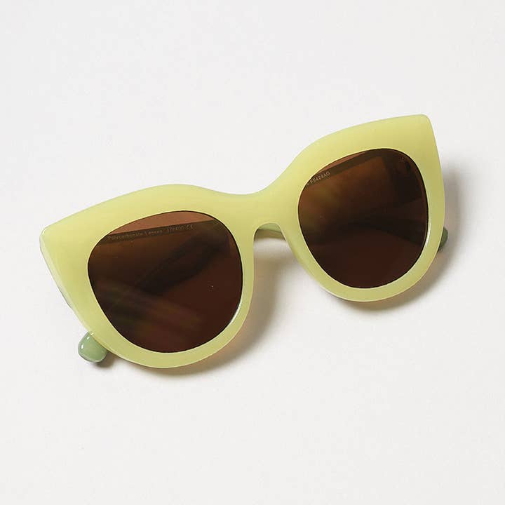 ASSORTED COLORS Women's Bold Round Frame Sunglasses for wholesale on Faire11