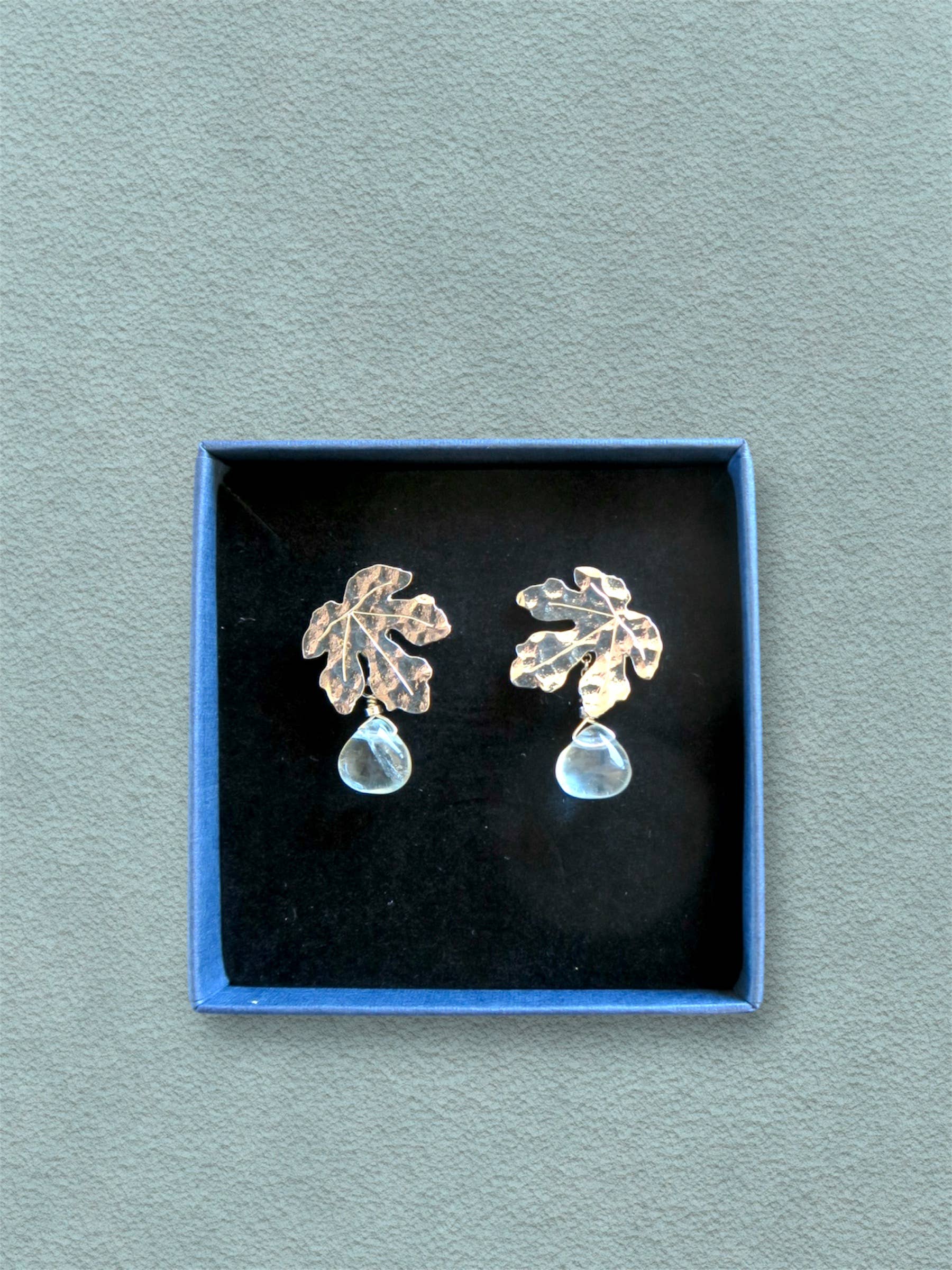 Hirondelle Bijoux - Wholesale Dangle Earrings - Fig leaf earrings2