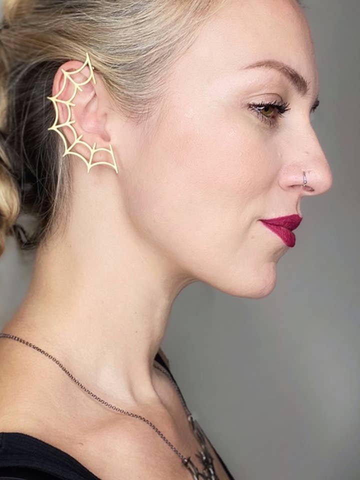 Orecchini Spiderweb per la vendita all'ingrosso da parte di Kira Don Jewel