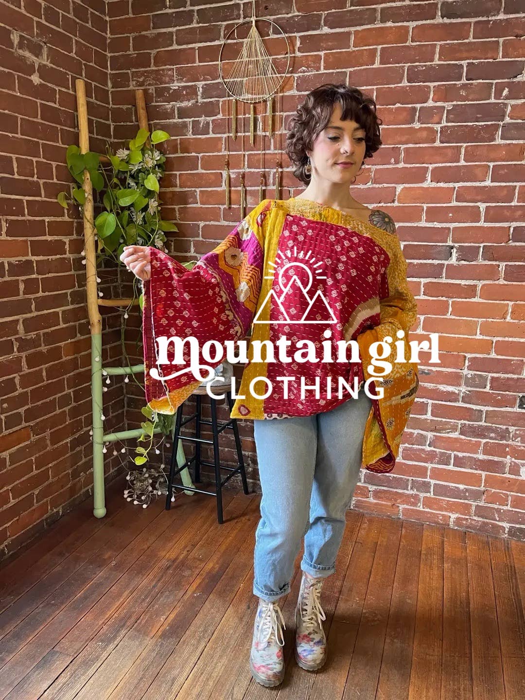 Mountain Girl Clothing – Túnica - Mulher por atacado – Blusa Upcycled Kantha com Mangas Sino, Tamanho Único1