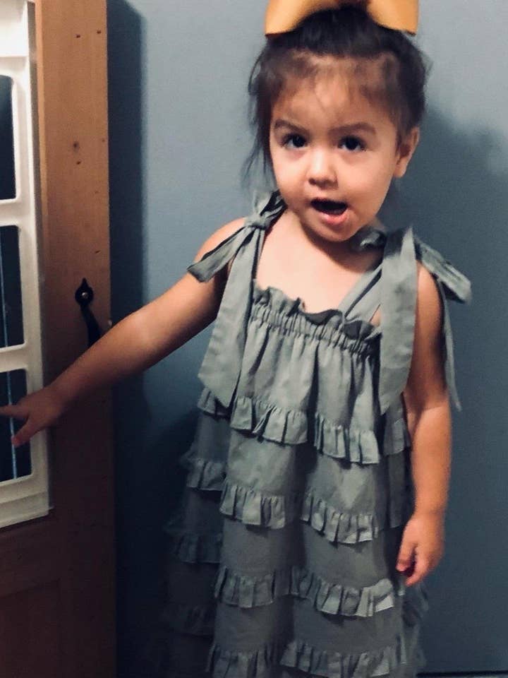 Grijze jurk met strik voor wholesale door Yo Baby