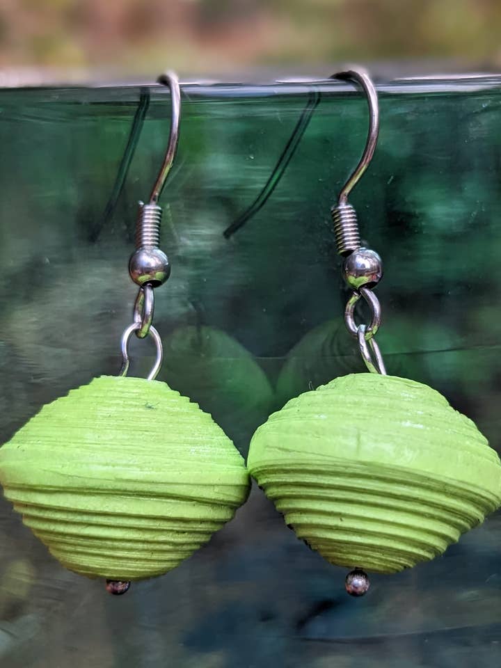 Eenpersoons - papieren druppelvormige oorbelhaak voor wholesale door Lumago Designs