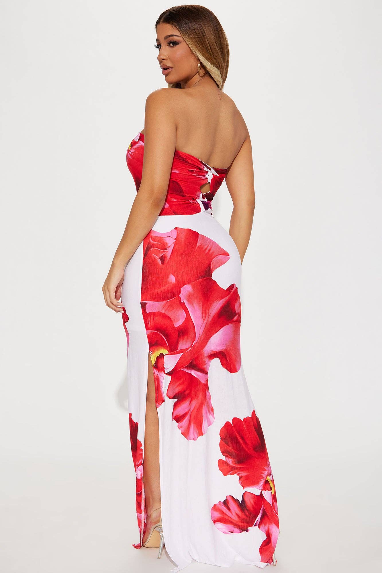 5besties inc – Großhandel Kleid – Damen – MAXIKLEID MIT GROSSEM BLUMENPRINT UND SEITENSCHLITZ2