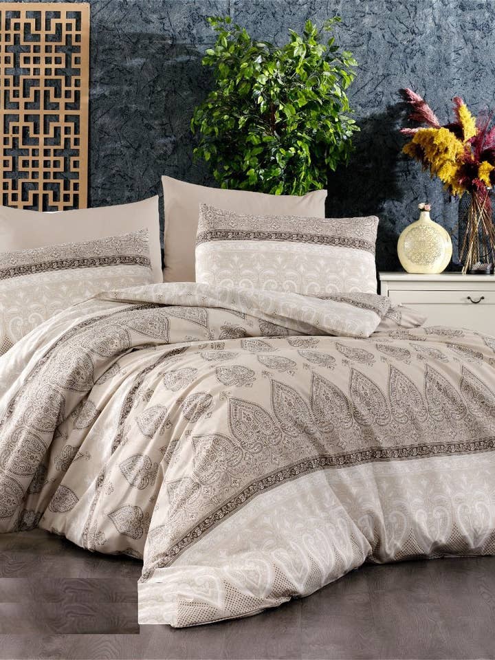 Parure de lit 4 pièces Dome Beige pour la vente par SannasDecor