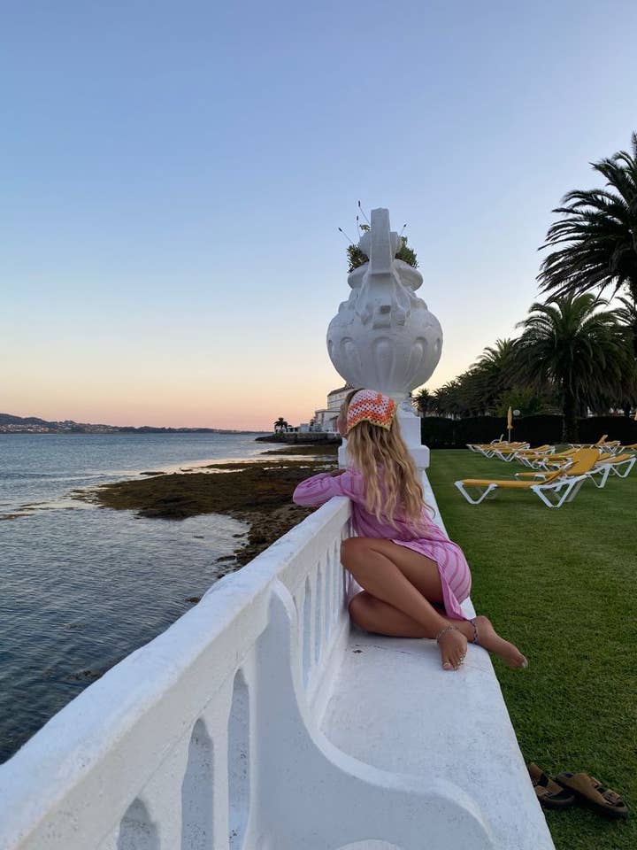 Écharpe VEGA en crochet - orange et rose pour la vente par CROIXET