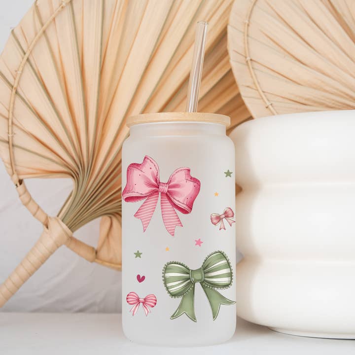 Coquette Rosa och Gröna Rosetter - Glaskopp för wholesale av The Gift Genie LLC