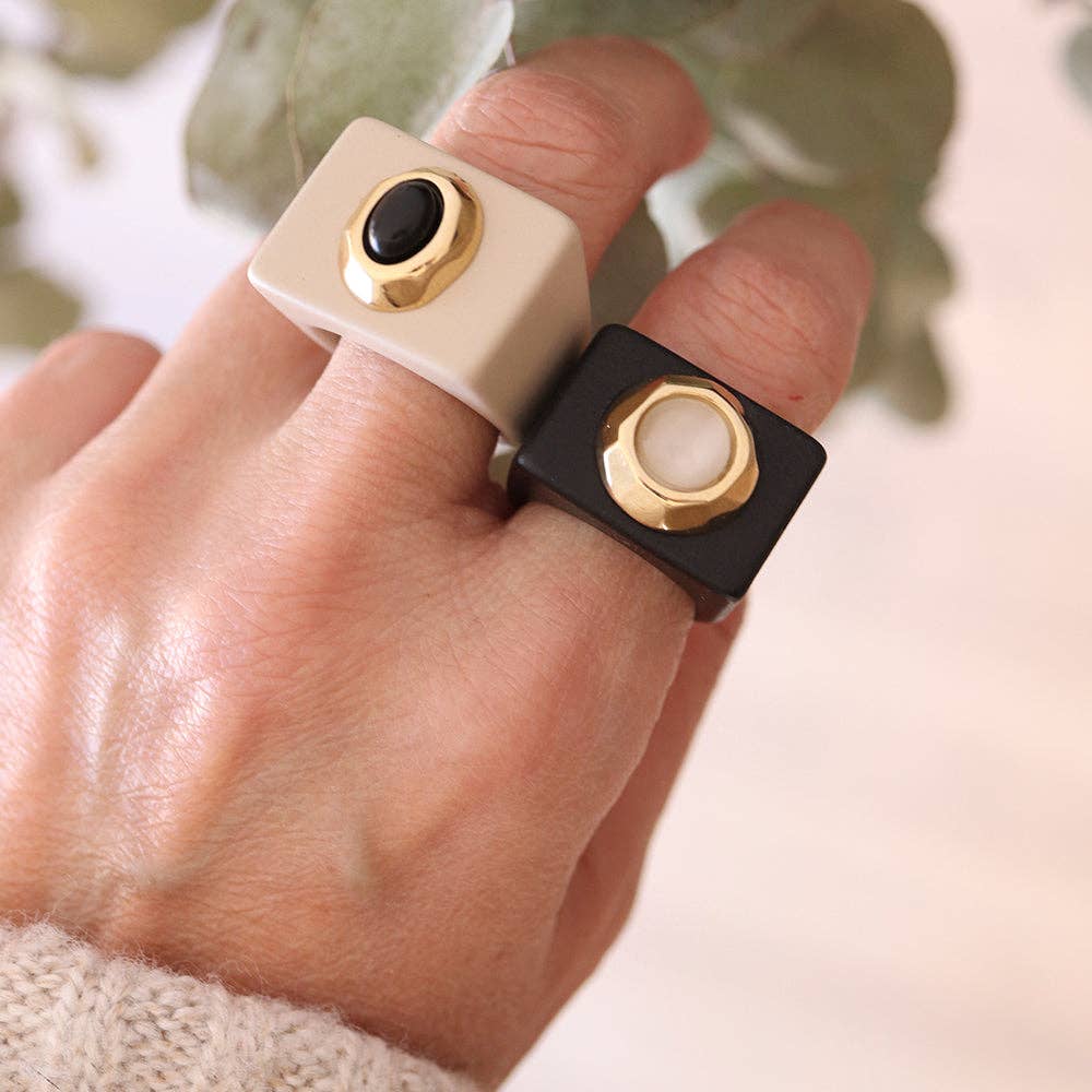 ÉMOLO - Wholesale Cocktail/Statement Ring - Black ring with cat's eye stone [Black II]1