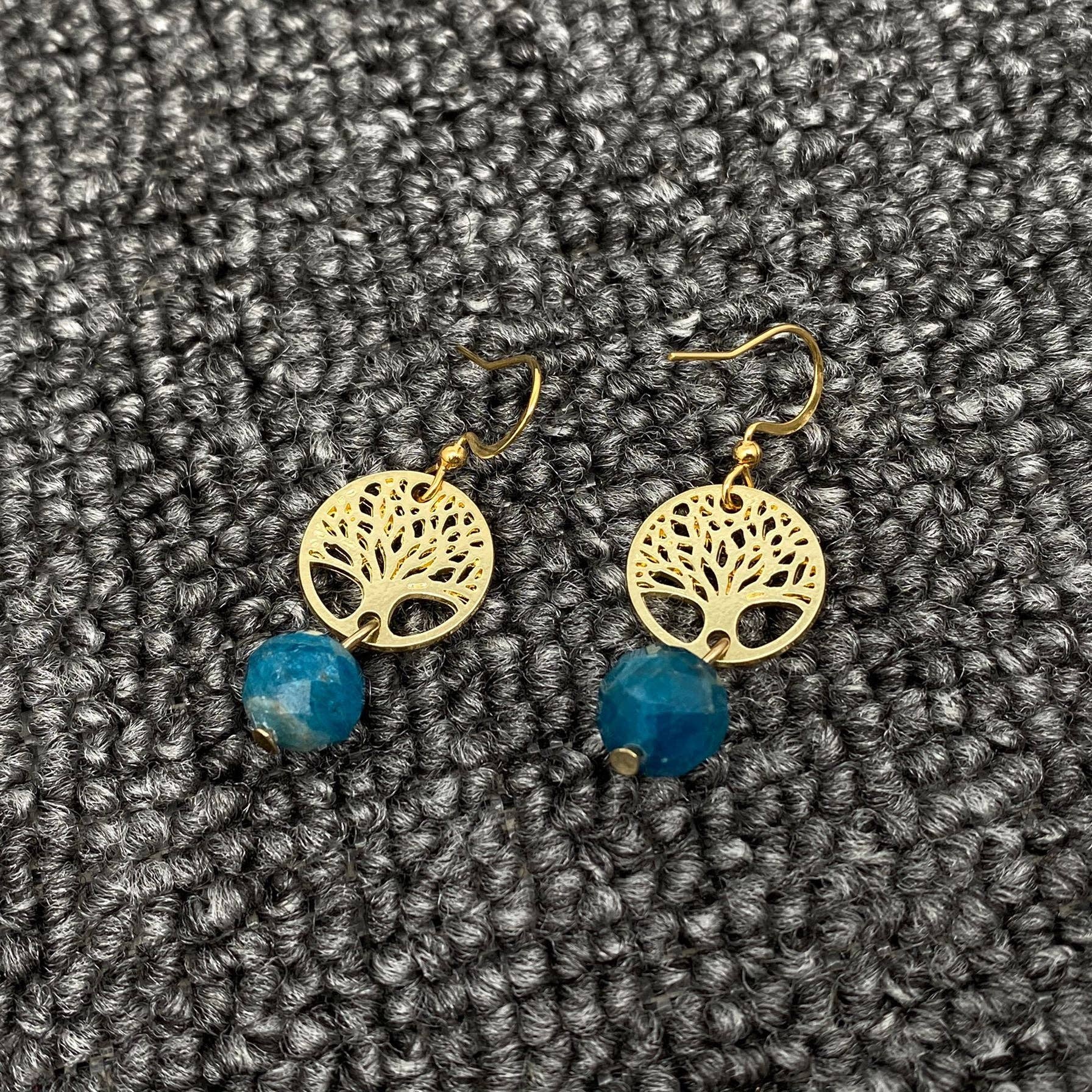 Mio Queena – Engroshandel Hængeøreringe og creoløreringe – Apatitperler Livets Træ Charm Øreringe med krog - CS2