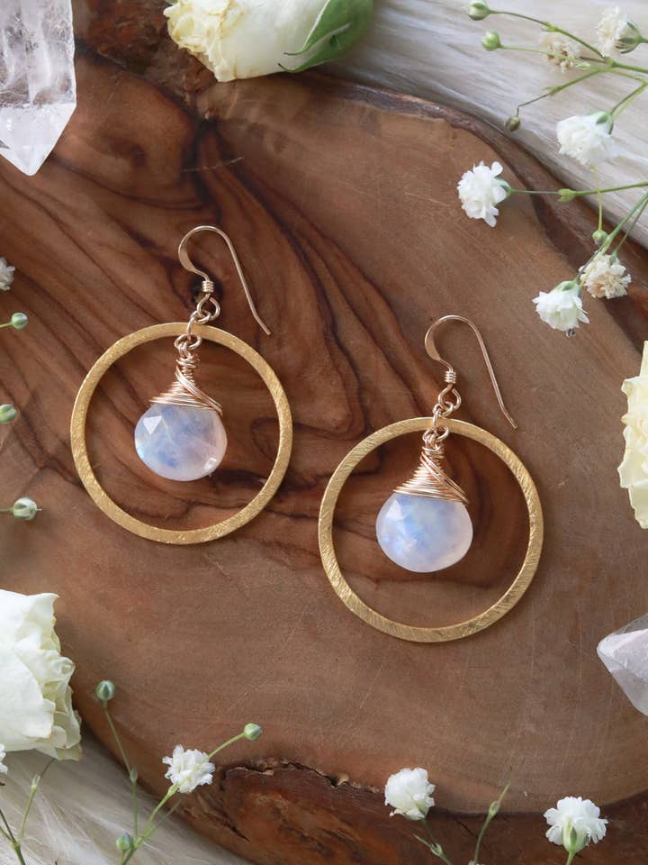 Brincos Eclipse Mini Moonstone Hoops em Ouro por atacado de Malabella Jewels