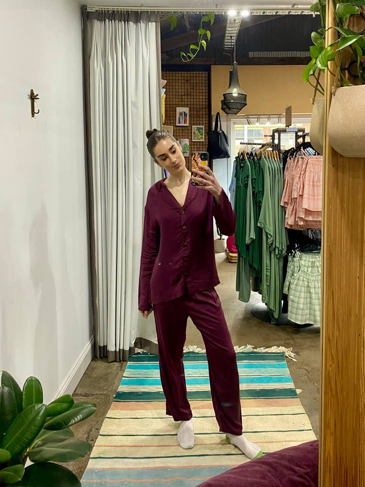 JADE AND MAY - Wholesale Sleepwear set – Women's - Bamboo Pyjama Set in Burgundy2