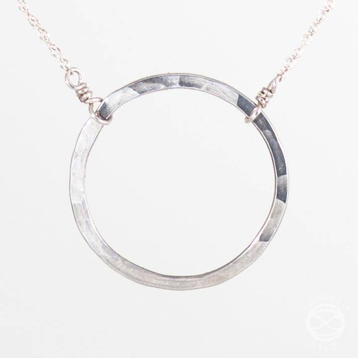 Collana Circle per la vendita all'ingrosso da parte di Clementine & Co. Jewelry
