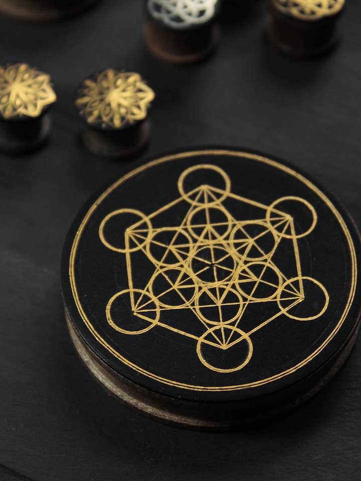 Plugs Madeira de Nogueira Com Damascene Artesanal De Ouro Metatrón por atacado de Togashi Damasquinos