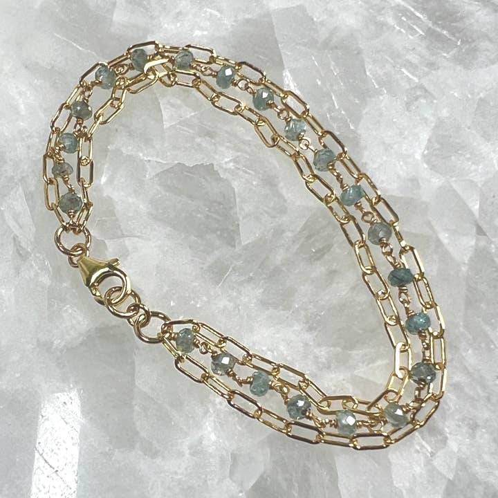 Pulsera Oscar con circonitas azules naturales bañadas en oro para venta al por mayor de elle deVisme artisan jewelry