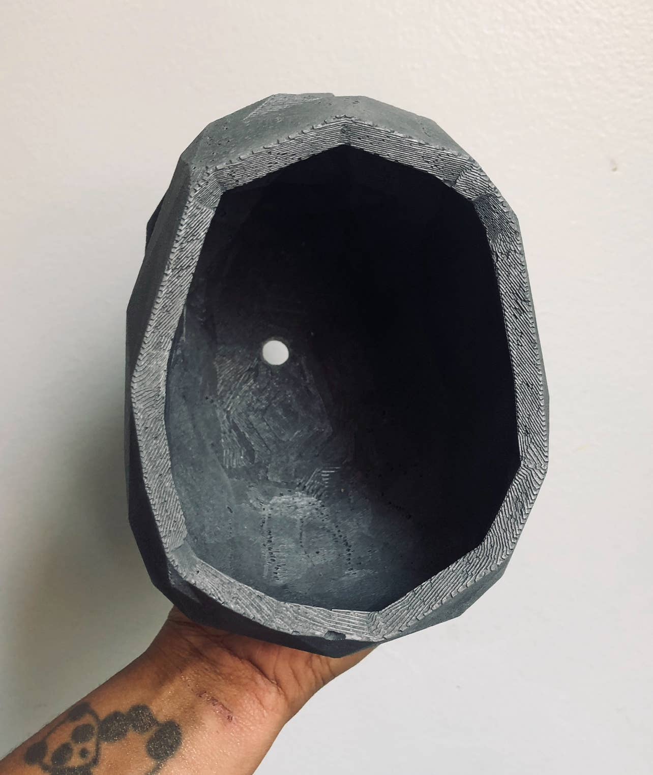 Queen City Crete - Vendita all'ingrosso Vasi per piante - Vaso da fiori Victor Geometric Concrete Skull 3