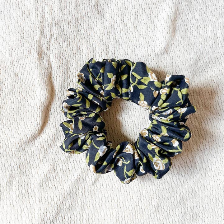 MINI SHELBY SCRUNCHIE voor wholesale door Nefarious Clothing