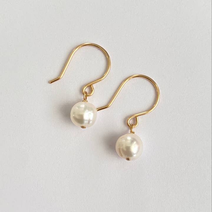 Orecchini di perle - Perla testurizzata riempita in oro bianco a goccia piccola per la vendita all'ingrosso da parte di BlighPosh