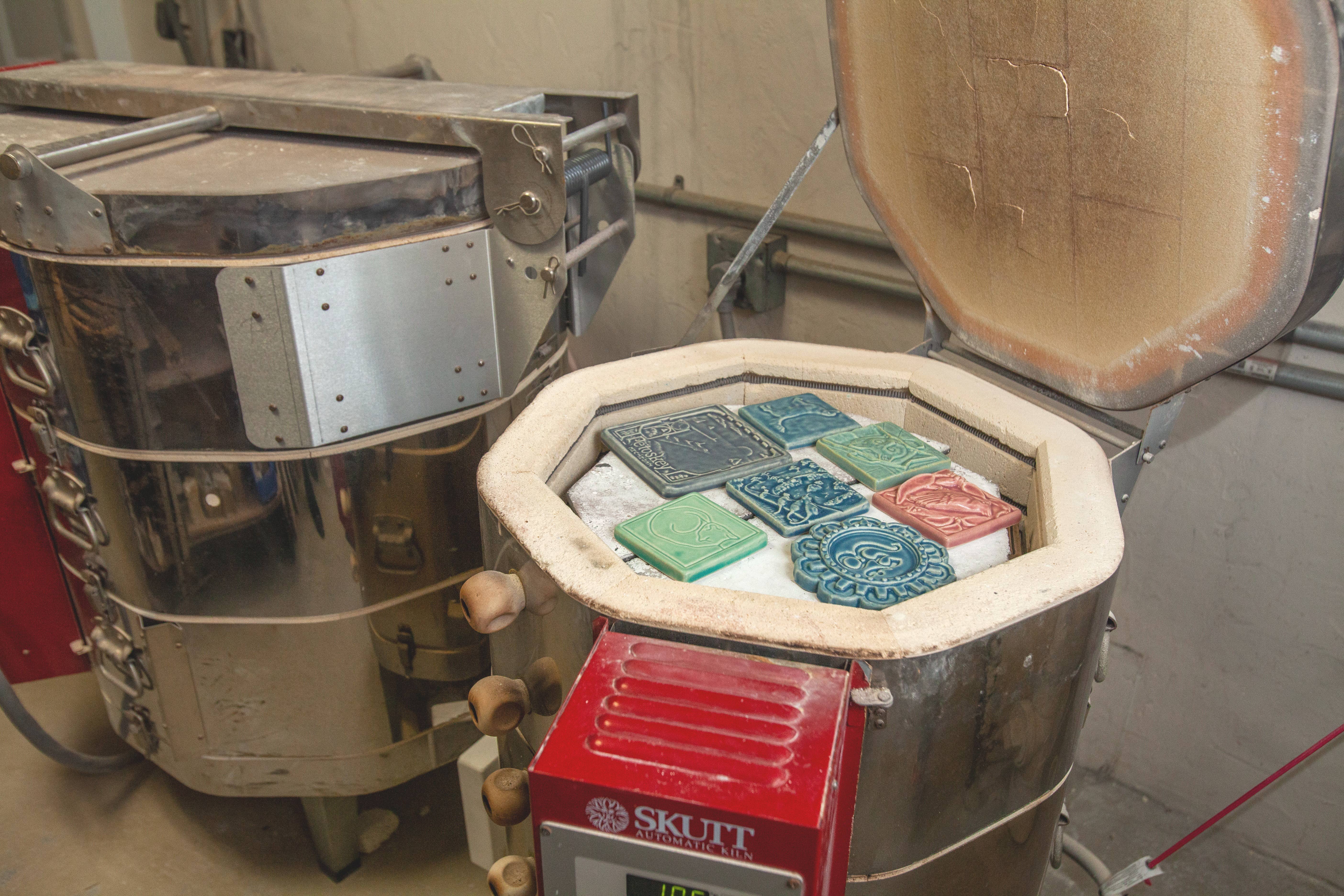 Whistling Frog Tile Inc. - Vente Carrelages muraux - Carreau d'art en céramique fait main avec motif de bouleau pour cuisine, décoration murale5