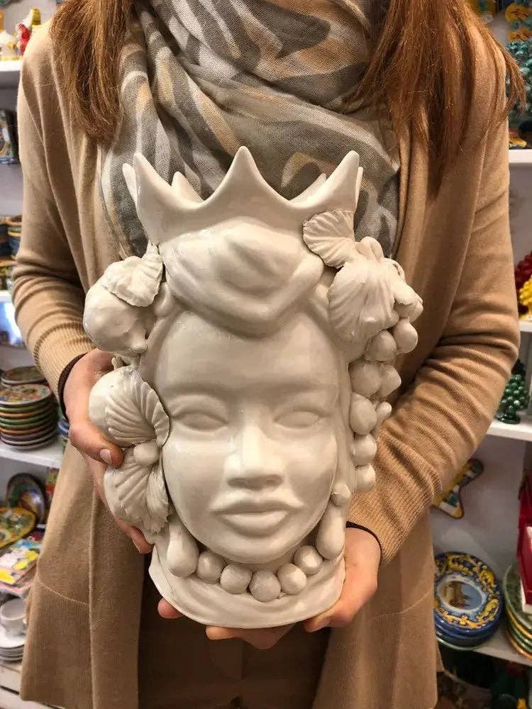 DD Ceramiche Siciliane - Vente Figurine décorative - Couronne pointue en céramique Caltagirone « Tête de Maure » artisanale blanche, H.28 cm L.20 cm4