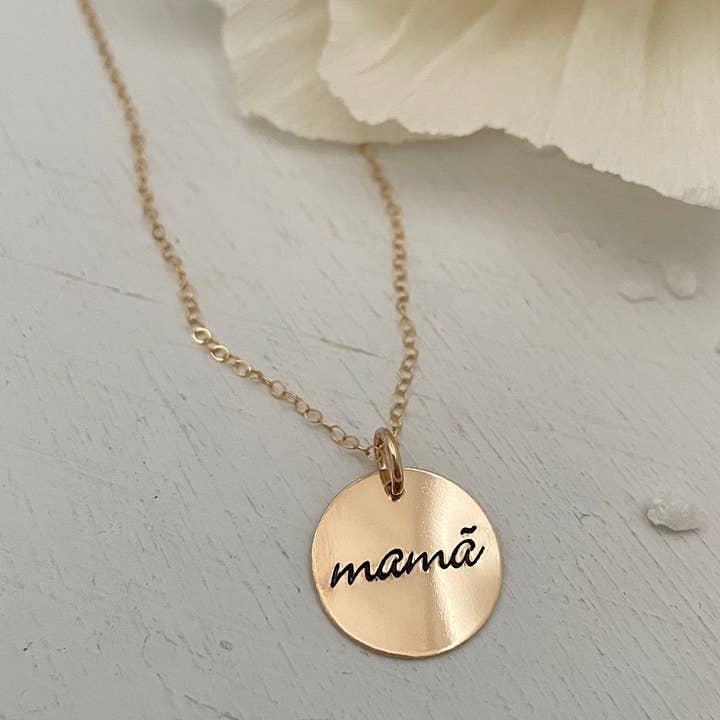 Collier Mama Simple Disc pour la vente par Isabelle Grace Jewelry