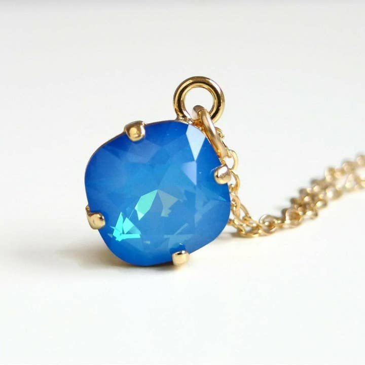 Pendentif en cristal d'opale bleue pour la vente par Love Your Bling®