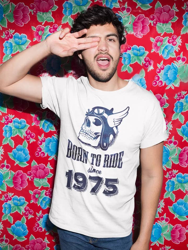 1975, Born to Ride Since 1975 T-shirt voor heren, wit, verjaardagscadeau 00494 voor wholesale door ULTRABASIC