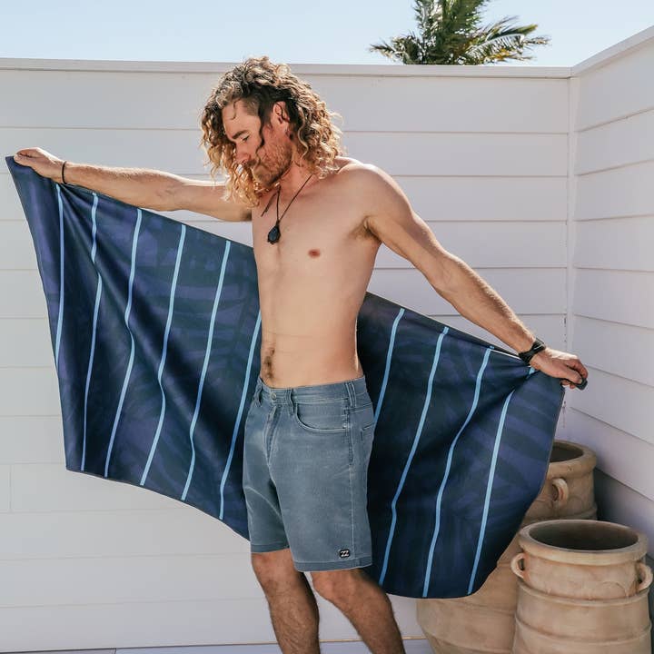 Breathing Travel – Großhandel Badetuch – Island Nights Strandtuch, sandfrei