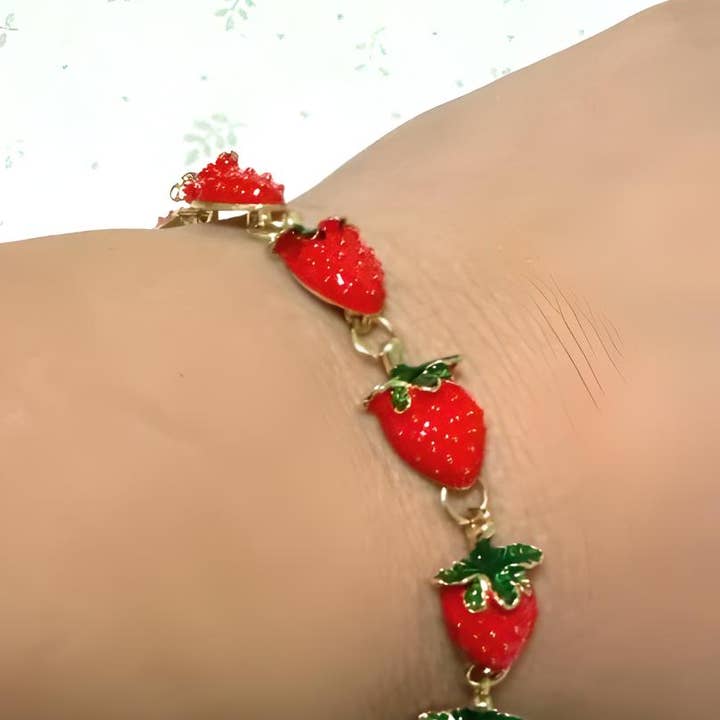Wild & Free - Wholesale Charm/Dangle Bracelet - Pulsera de fresa, pulsera de esmalte y acero5