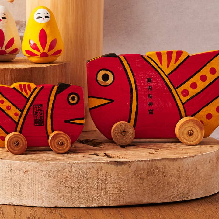 Medium size 'Tai Guruma' Wooden Car by Koubou Miyaji for wholesale by wagumi