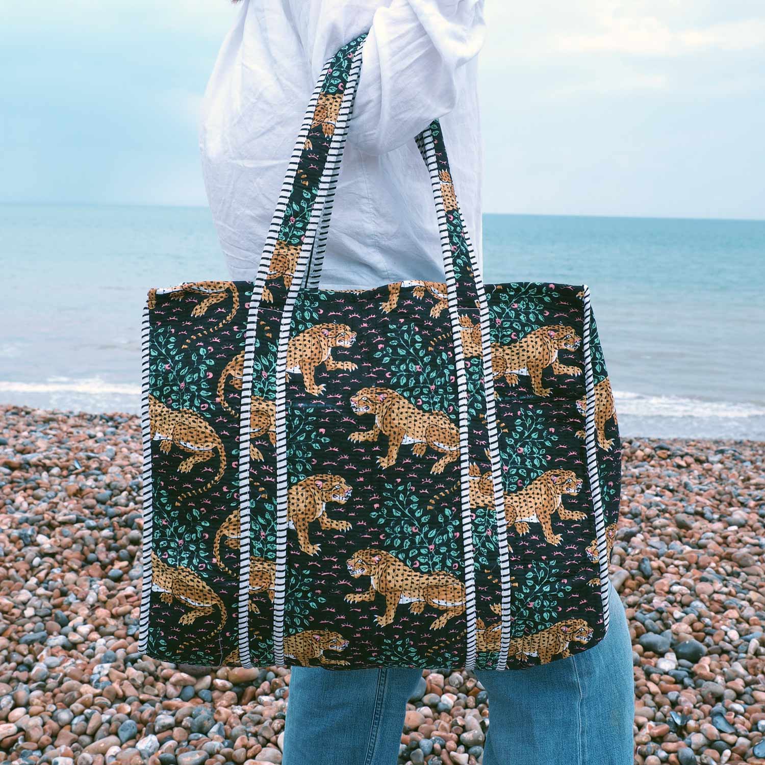 The Paper High Gift Company Limited - Wholesale Tote Bag - Women's - Reversible Cheetah Print Quilted Cotton Tote Bag0