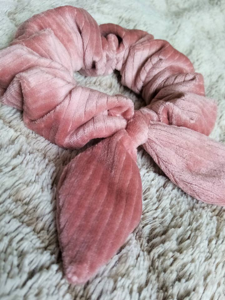 Elastico con fiocco o coniglietto con orecchie rosa pallido per la vendita all'ingrosso da parte di Esmée AccessoriesNco