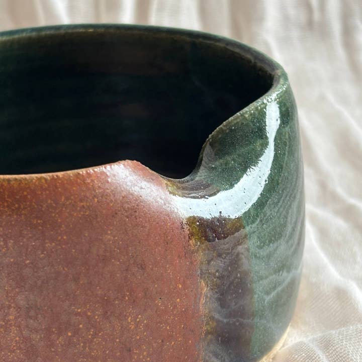 Charlotte Manser Ceramics – wholesale Bowl – Earth Tea Bag Bowl1