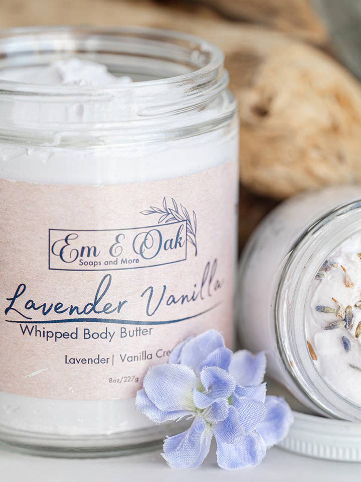 Beurre corporel fouetté - Lavande et vanille pour la vente par Em & Oak Soaps and More