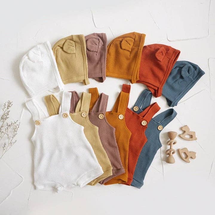 Unisex set med Looney hängselbyxa och mössa (3-12 mån) för wholesale av Little Tijn - BohoPanna NL