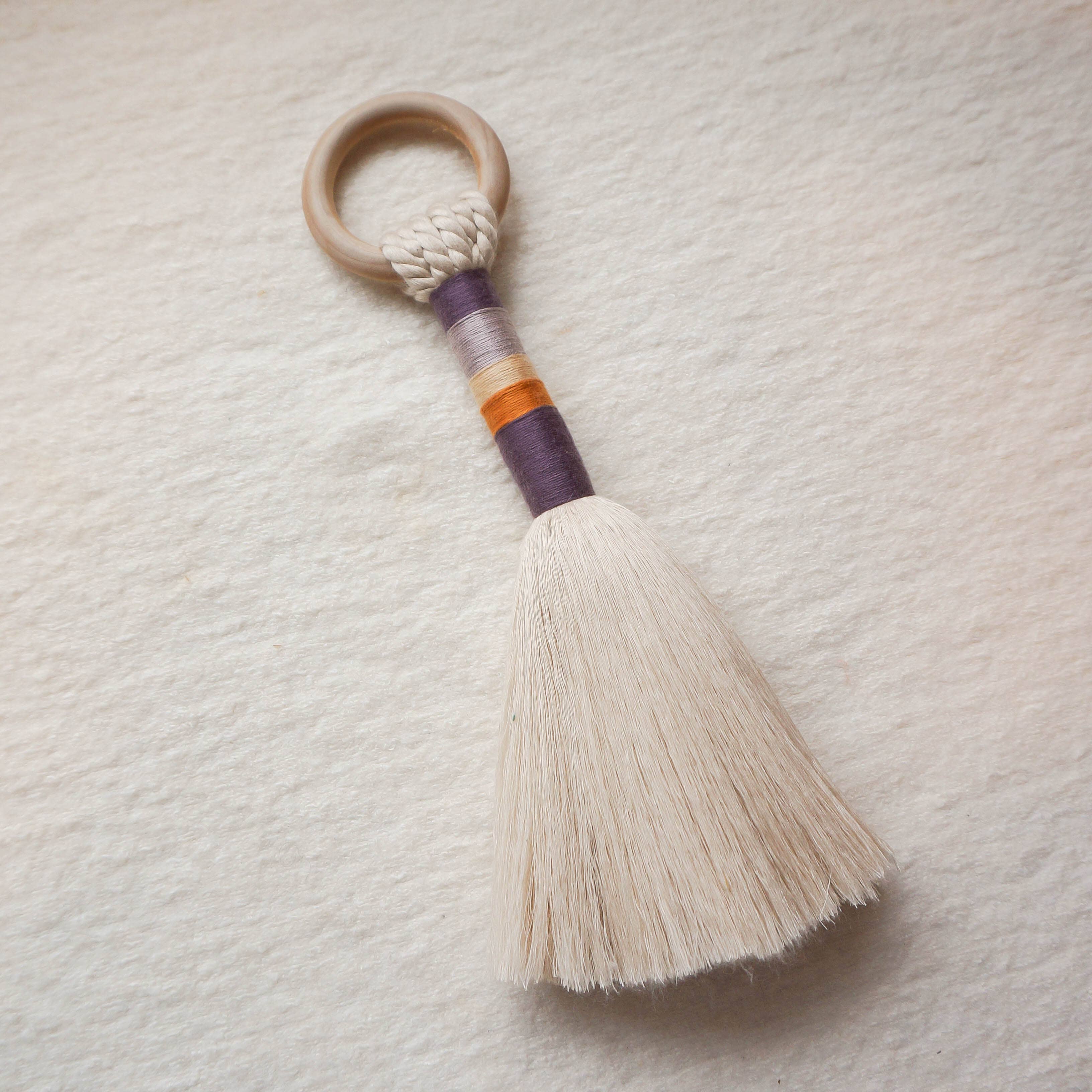 Living Fibers – Engroshandel Pyntekvast – Tasselvægdekoration i multifarvet bomuld med makraméophæng4