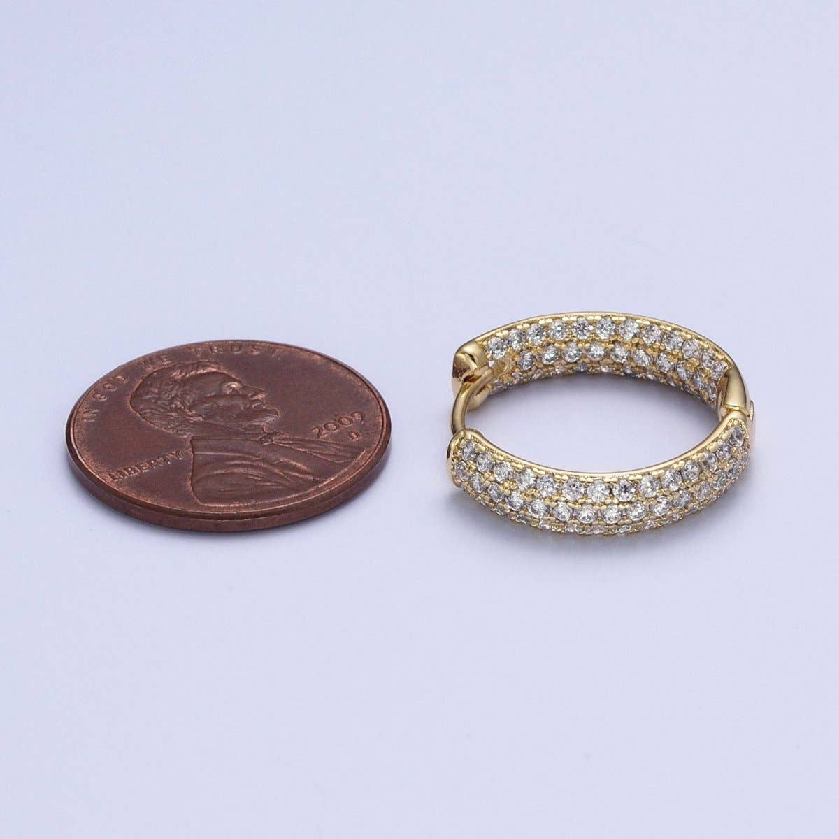 Aim Eternal - Vendita all'ingrosso Orecchini a cerchietto - Orecchini a cerchio con dichiarazione in oro 14K con CZ micro pavé trasparente su entrambi i lati | AD-0633