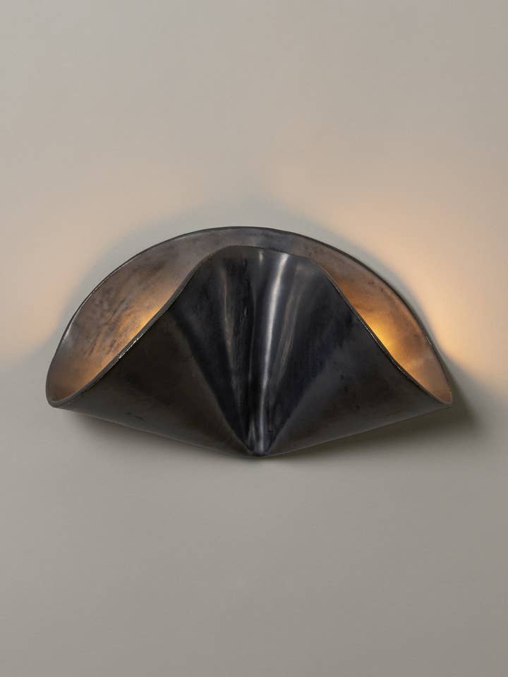 Shado Sconce, Grafit för wholesale av Virginia Sin