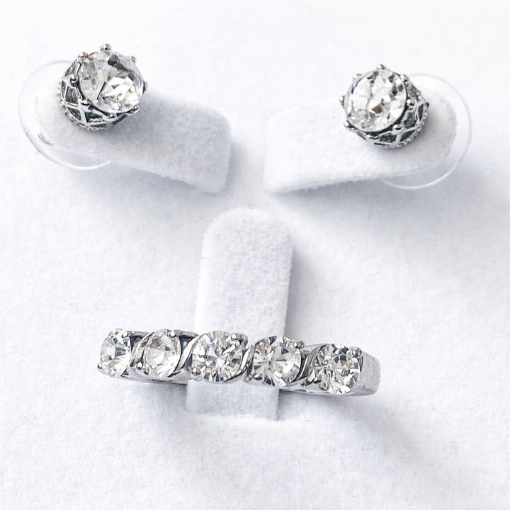 Ensemble de boucles d'oreilles et de bagues inspirées de Tiffany® pour la vente par Glimmering Handmade