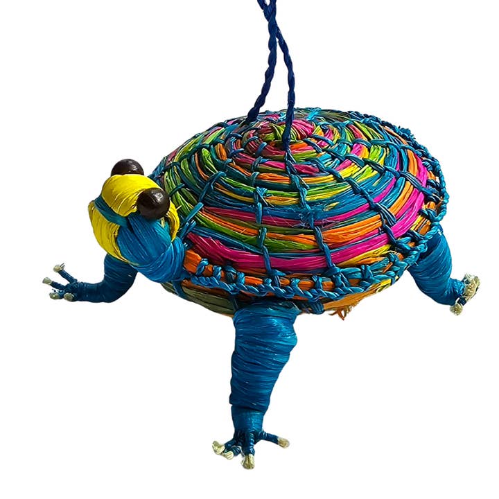 WOVEN TURTLE FAIR -TRADE ORNAMENT - MADE BY PERUVIAN AMAZON ARTISAN for wholesale by Amazon Ecology