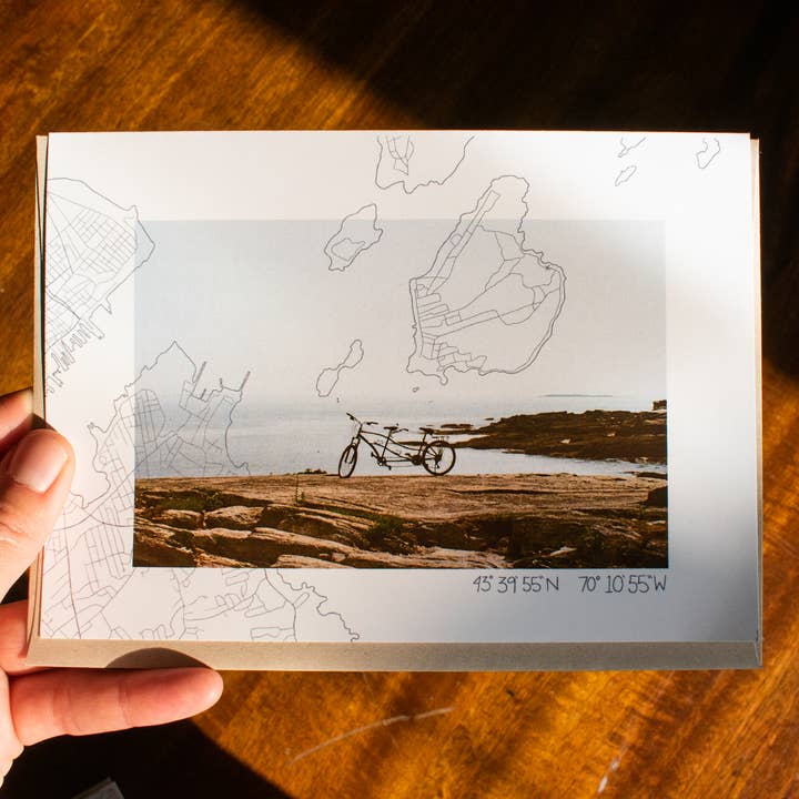 Tandemfiets op Peaks Island Maine Filmfoto Kaart A7 voor wholesale door Abby Clark Creative