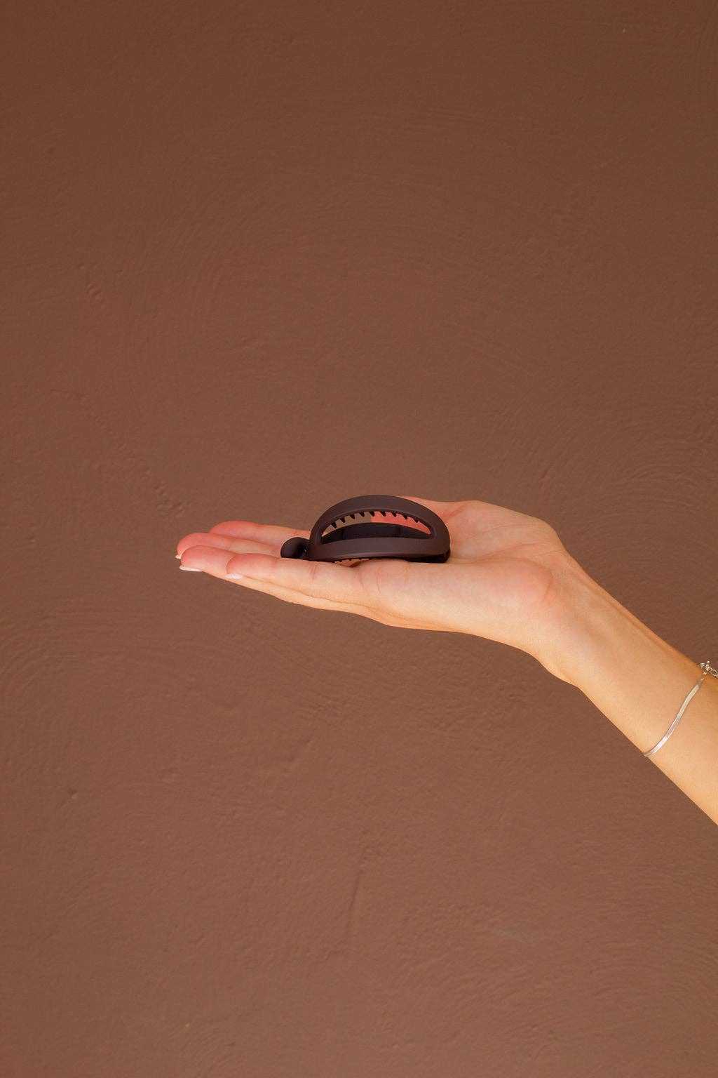 Shop Andi - Wholesale Hair Clip - Women's - Cutout Ponytail Cuff3