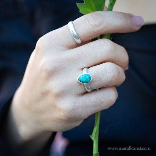 Bague en argent turquoise en forme de larme pour la vente par Maral Kunst