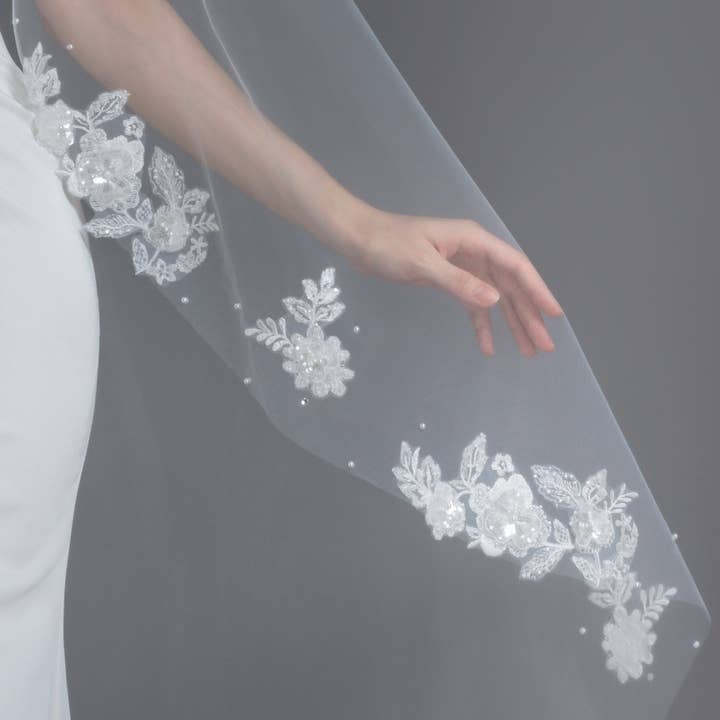 FS6219-M Florale bestickte Spitzenmantilla Brautschleier 60" für den Großhandel von Farinosa Bridal