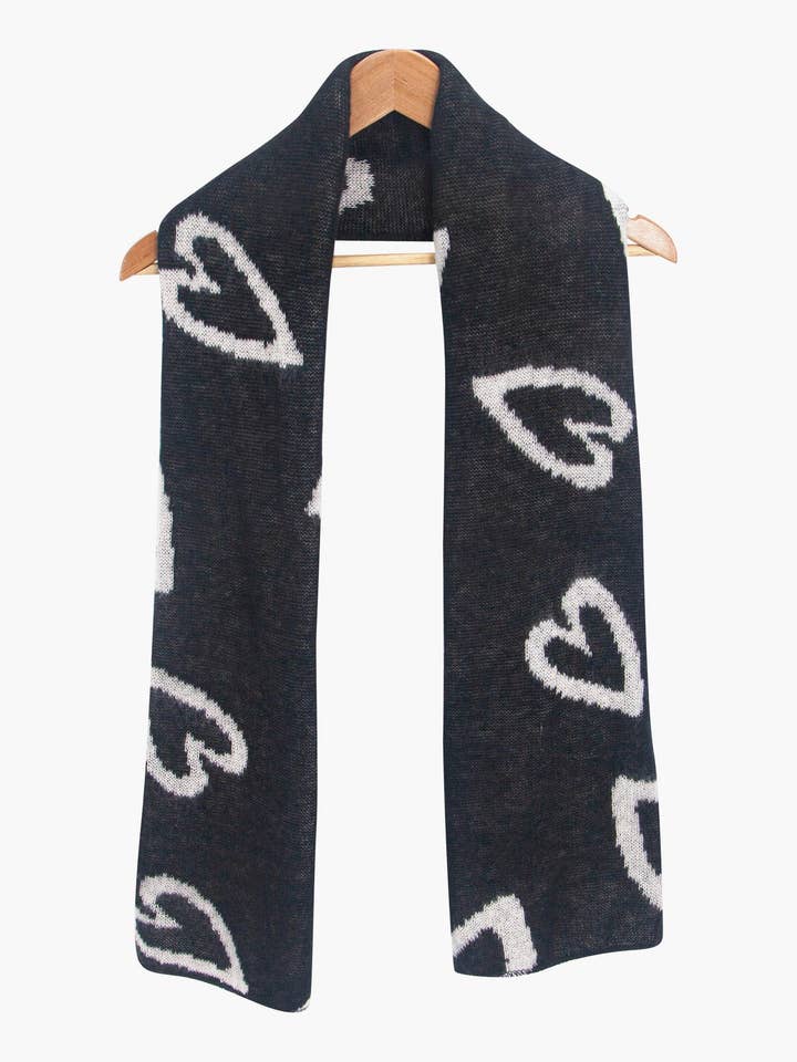 Écharpe épaisse Zuri cœurs esquissés noir/blanc pour la vente par Sarta Accessories