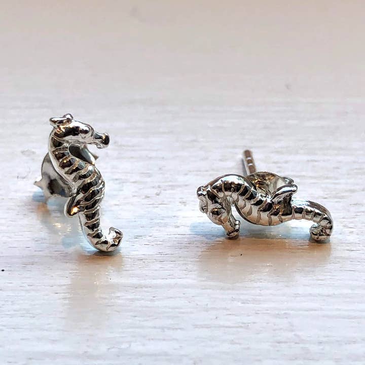 Boucles d'oreilles hippocampe en argent sterling pour la vente par Fishgirl Designs