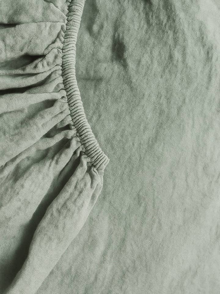 Washed linen fitted sheet in celadon blue for wholesale by la draperie francaise