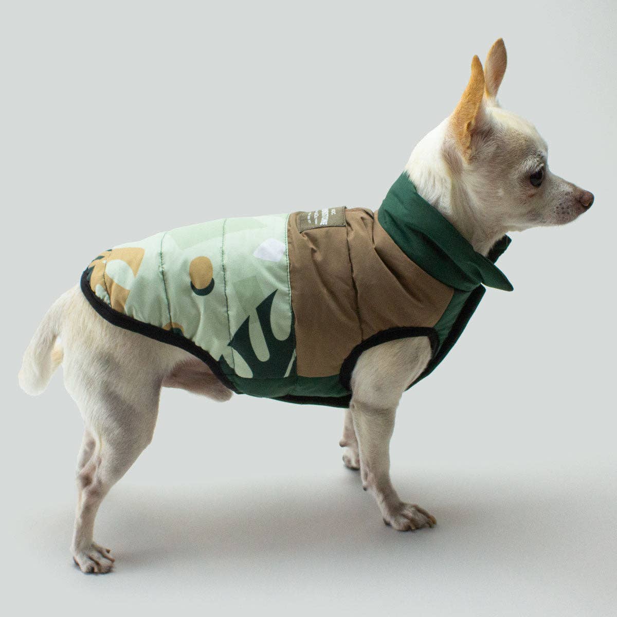 ADC Houndstone & Co. - Vente Gilet – chien - Doudoune réversible pour chien - « Tropical Camo »0
