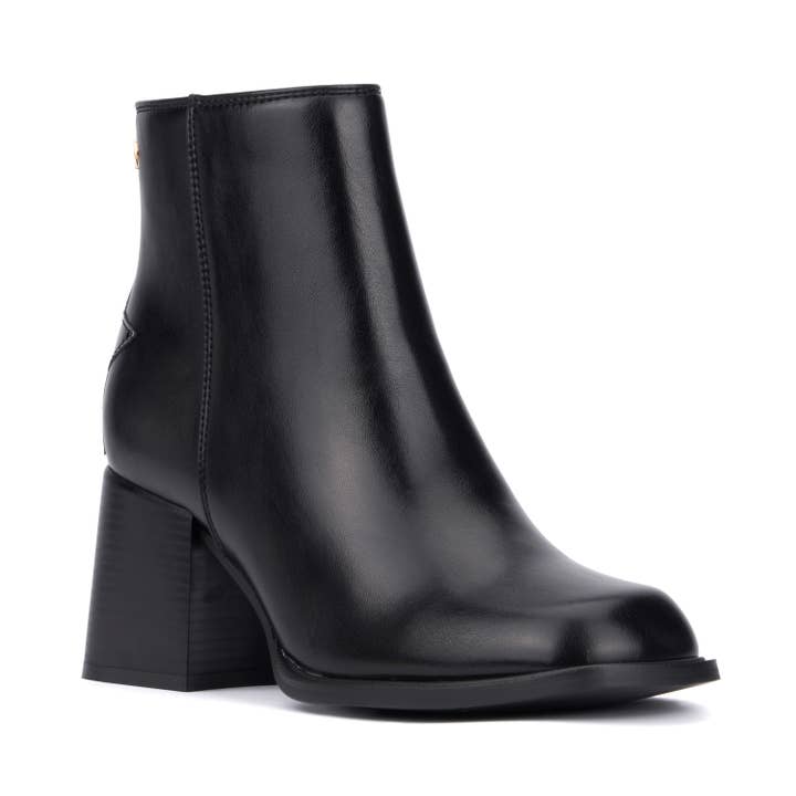 S3 Holding - Wholesale Boots - Women's - Olivia Miller Women's Star Ankle Boots