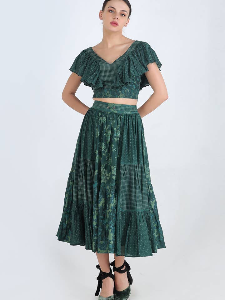 Einfarbiger, geraffter Rock aus grünem Druckmix mit Einlegesatz für den Großhandel von Pinnacle By Shruti Sancheti