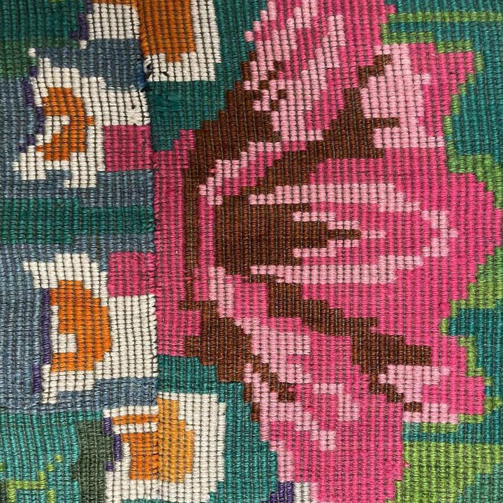 MADE WITH LOVE RO SRL – Tapete por atacado – Tapete de lã com design floral azul, feito à mão na Roménia Tapete vintage4